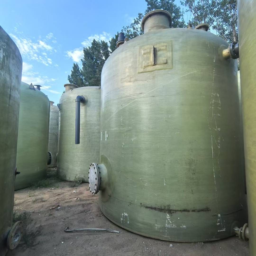 转让二手玻璃钢罐 8台容积40立方食品级立式缠绕玻璃钢罐