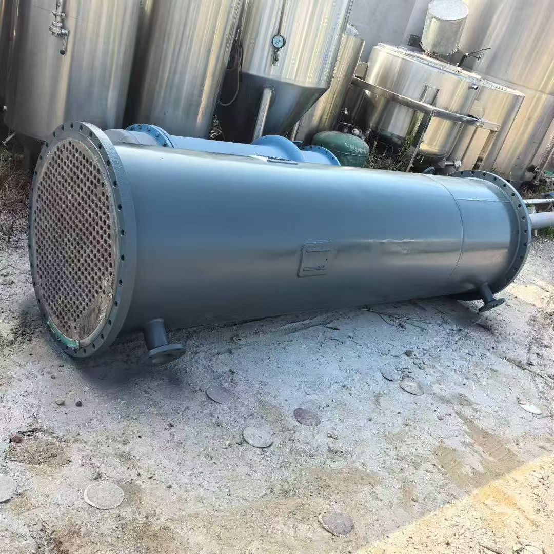 转让二手列管冷凝器 两台换热面积100平方内钛材质列管换热器