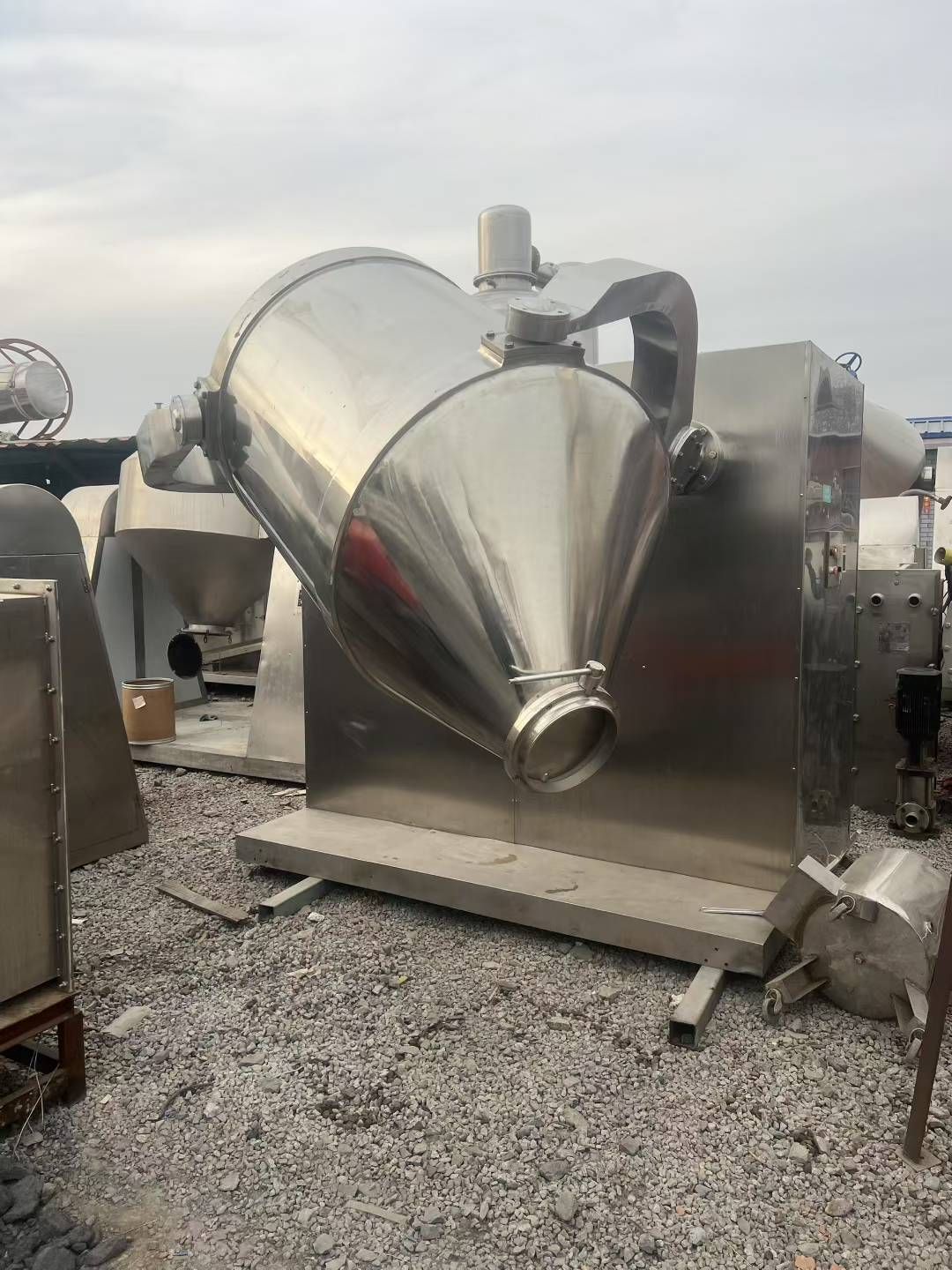 转让二手三维混合机 一台容积1500升变频调速三维运动混合机