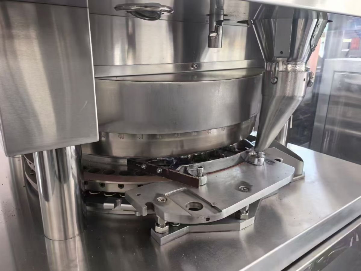 转让二手旋转压片机 一台55冲聊城泰合产旋转式压片机