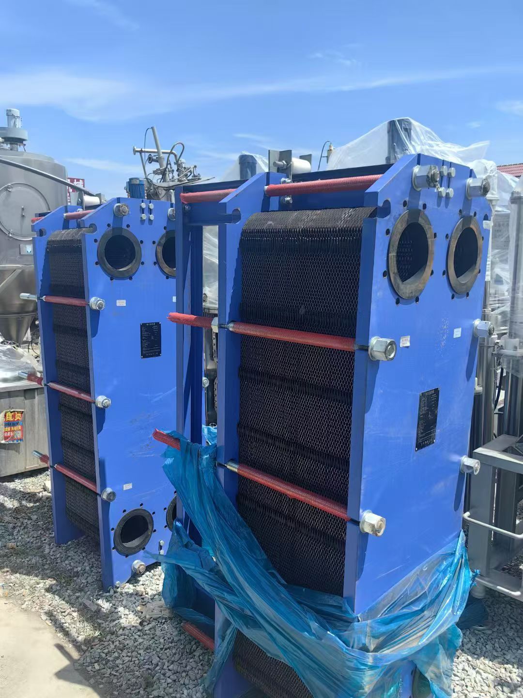 转让二手板式换热器 两台面积90平方钛材质板式换热器