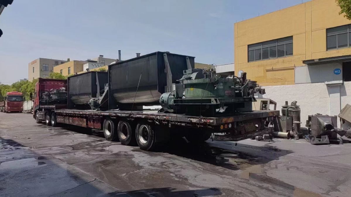 转让二手螺带混合机 两台10立方上海银鲨产重型螺带混合机