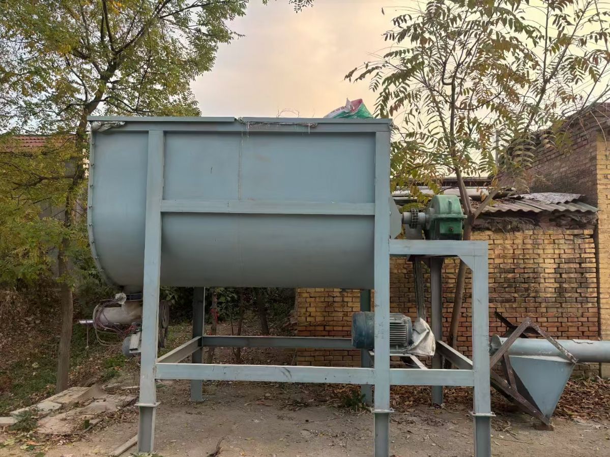 转让二手螺带混合机 一台容积5立方内不锈钢卧式螺带混合机