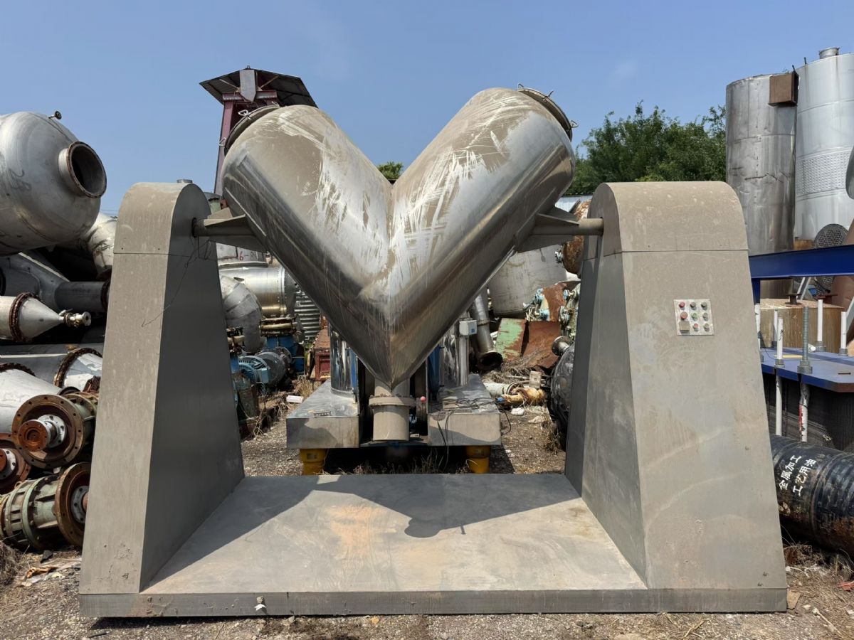 转让二手V型混合机 一台容积1000升变频调速高效V型混合机