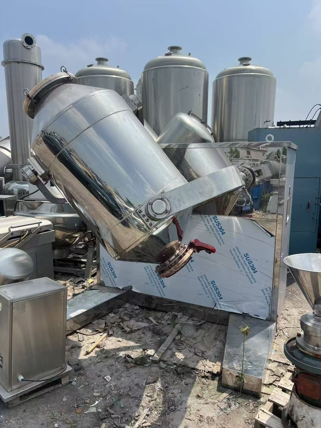 转让二手三维混合机 一台容积600升变频调速三维运动混合机