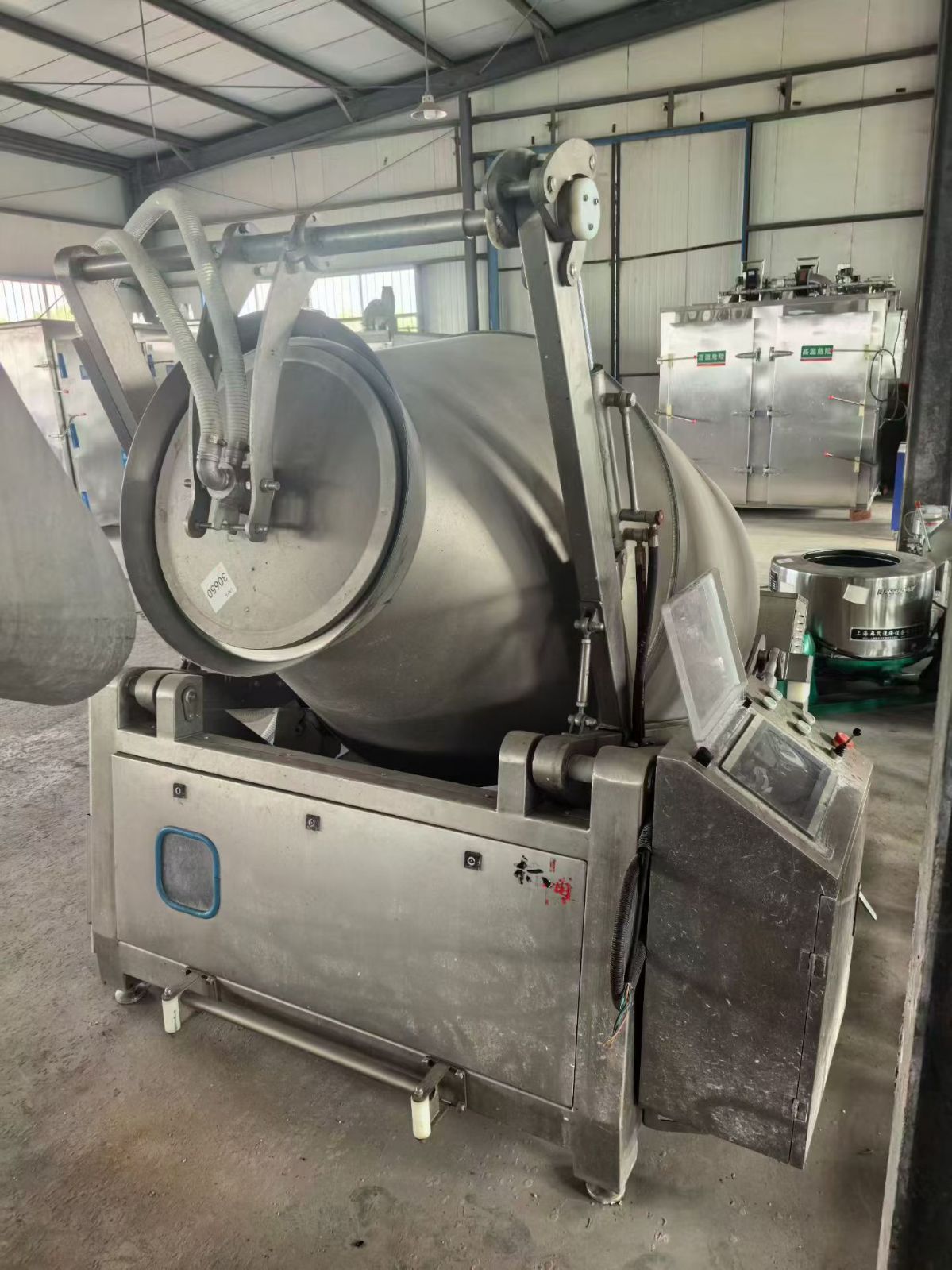 转让二手真空滚揉机 一台容积1700升液压自动上料真空滚揉机