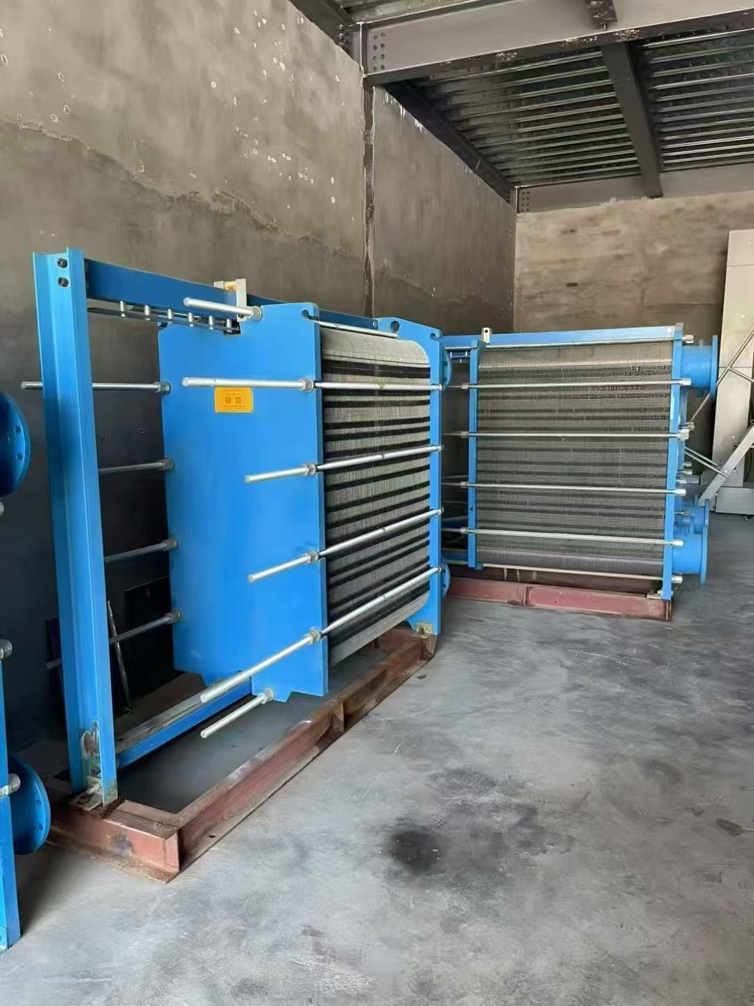 转让二手板式换热器 三台面积250平方北京阿玛西产不锈钢板式换热器