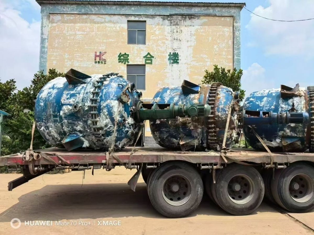 转让二手搪瓷反应釜 容积2000升-3000升江苏杨阳产带手续搪瓷反应