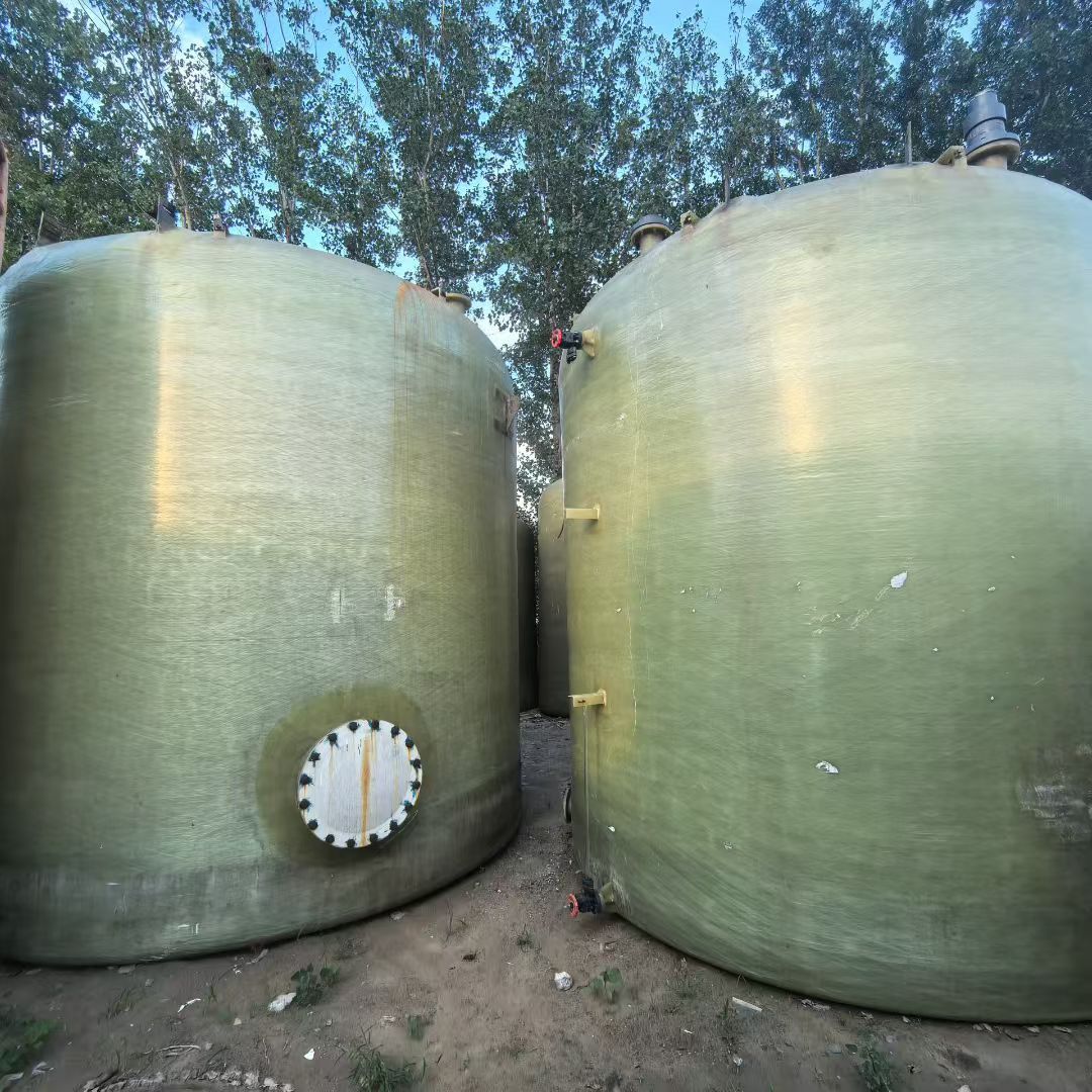 转让二手玻璃钢罐 8台容积40立方食品级立式缠绕玻璃钢罐