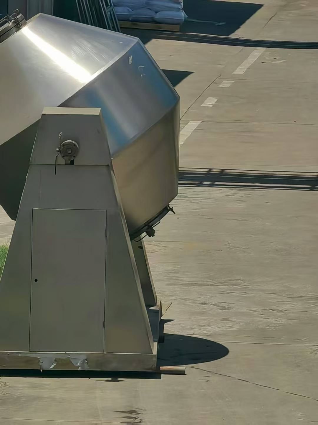 转让二手双锥干燥机 一台容积2000升内搪瓷外不锈钢回转双锥干燥机