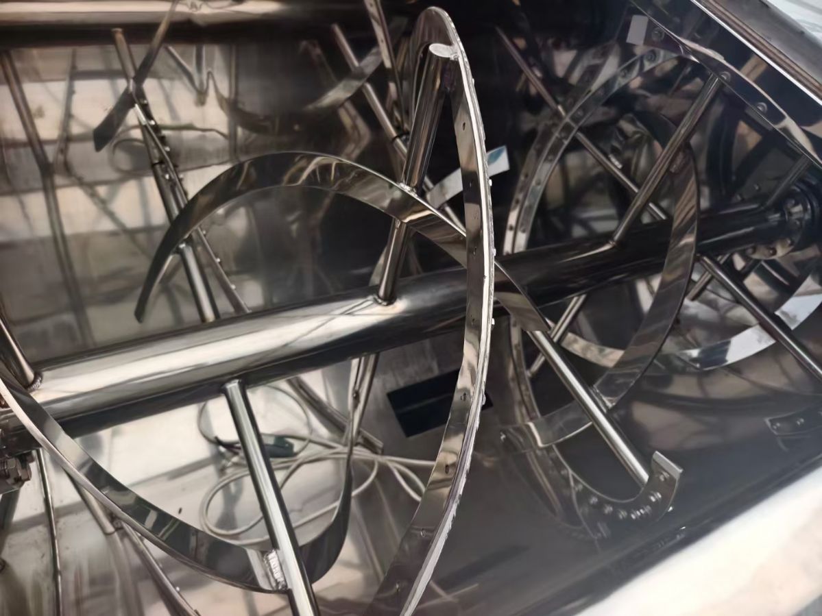 转让二手螺带混合机 一台容积2立方带平台全不锈钢卧式螺带混合机