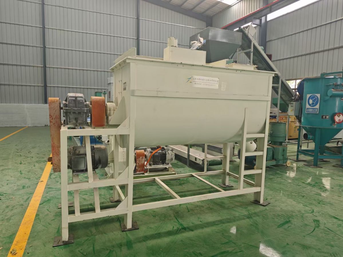 转让二手螺带混合机 一台容积2立方全碳钢卧式螺带混合机