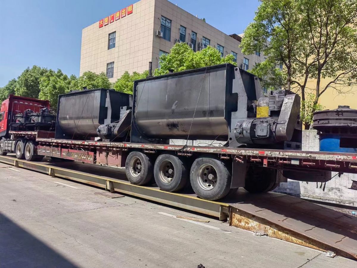 转让二手螺带混合机 两台10立方上海银鲨产重型螺带混合机