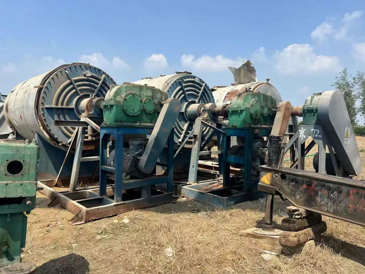 转让二手耙式干燥机 容积6.3立方-8立方外盘管耙式真空干燥机