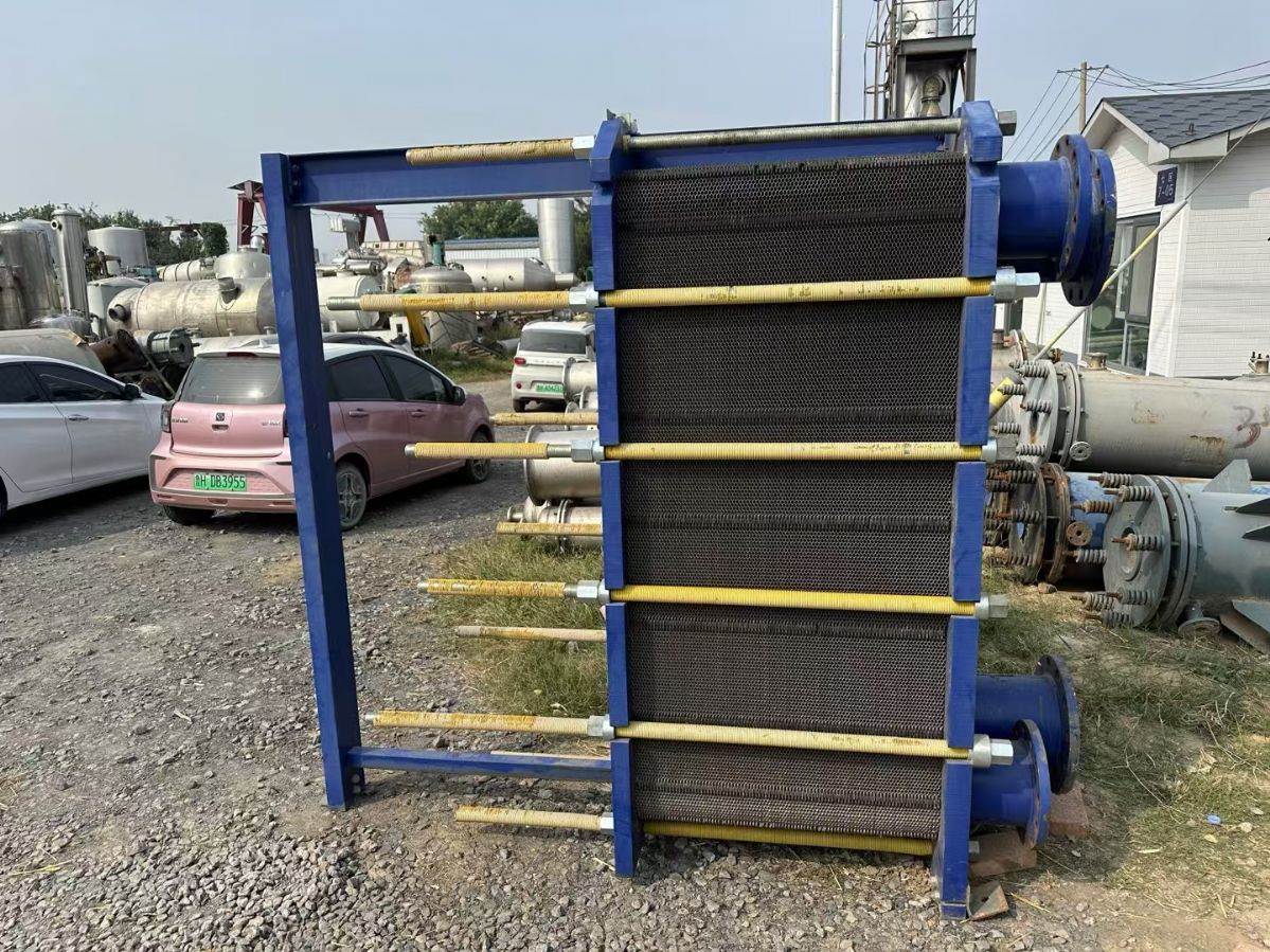 转让二手板式换热器 一台面积160平方不锈钢材质板式换热器