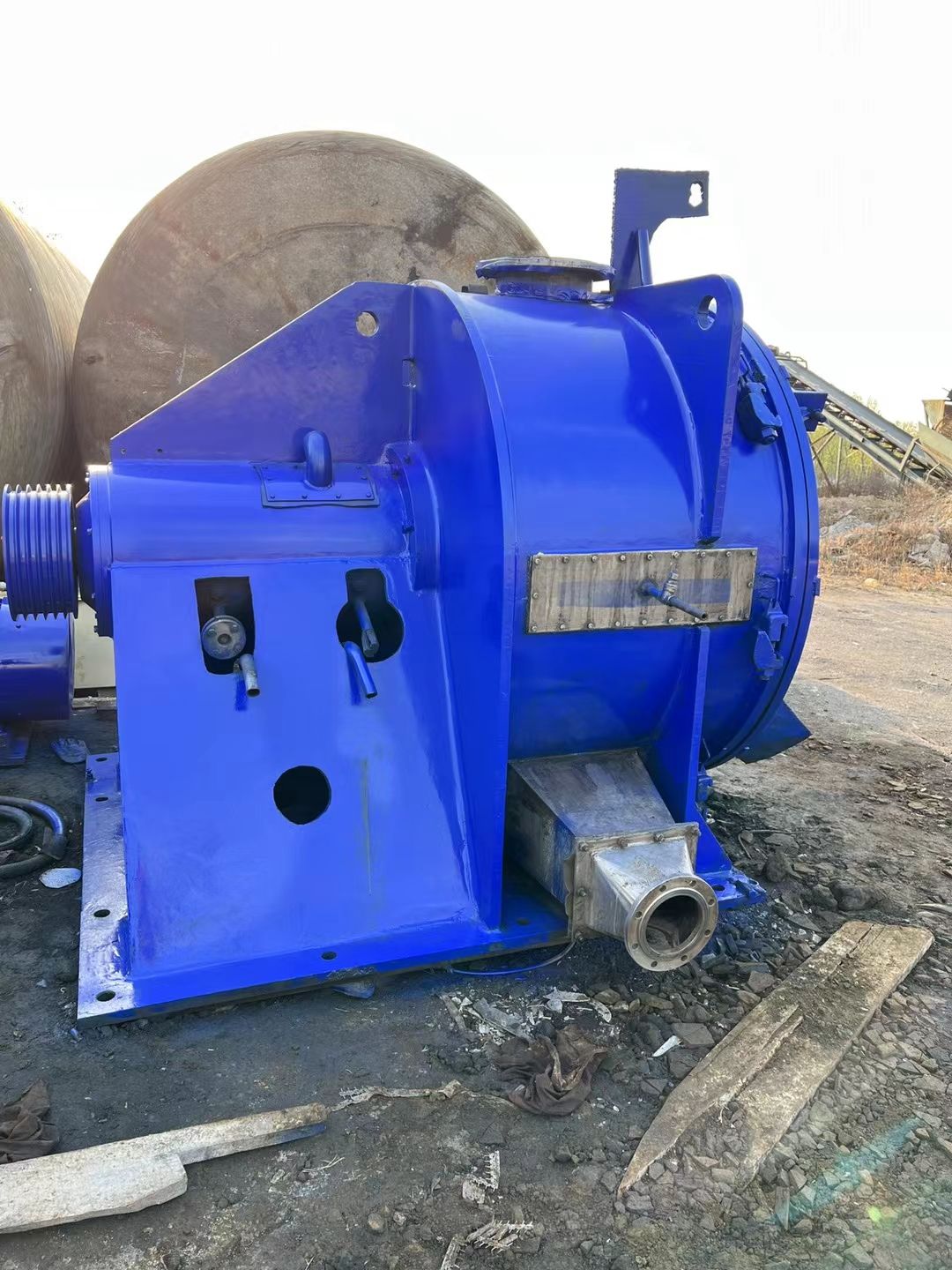 转让二手刮刀离心机 两台1250型华大产卧式刮刀离心机