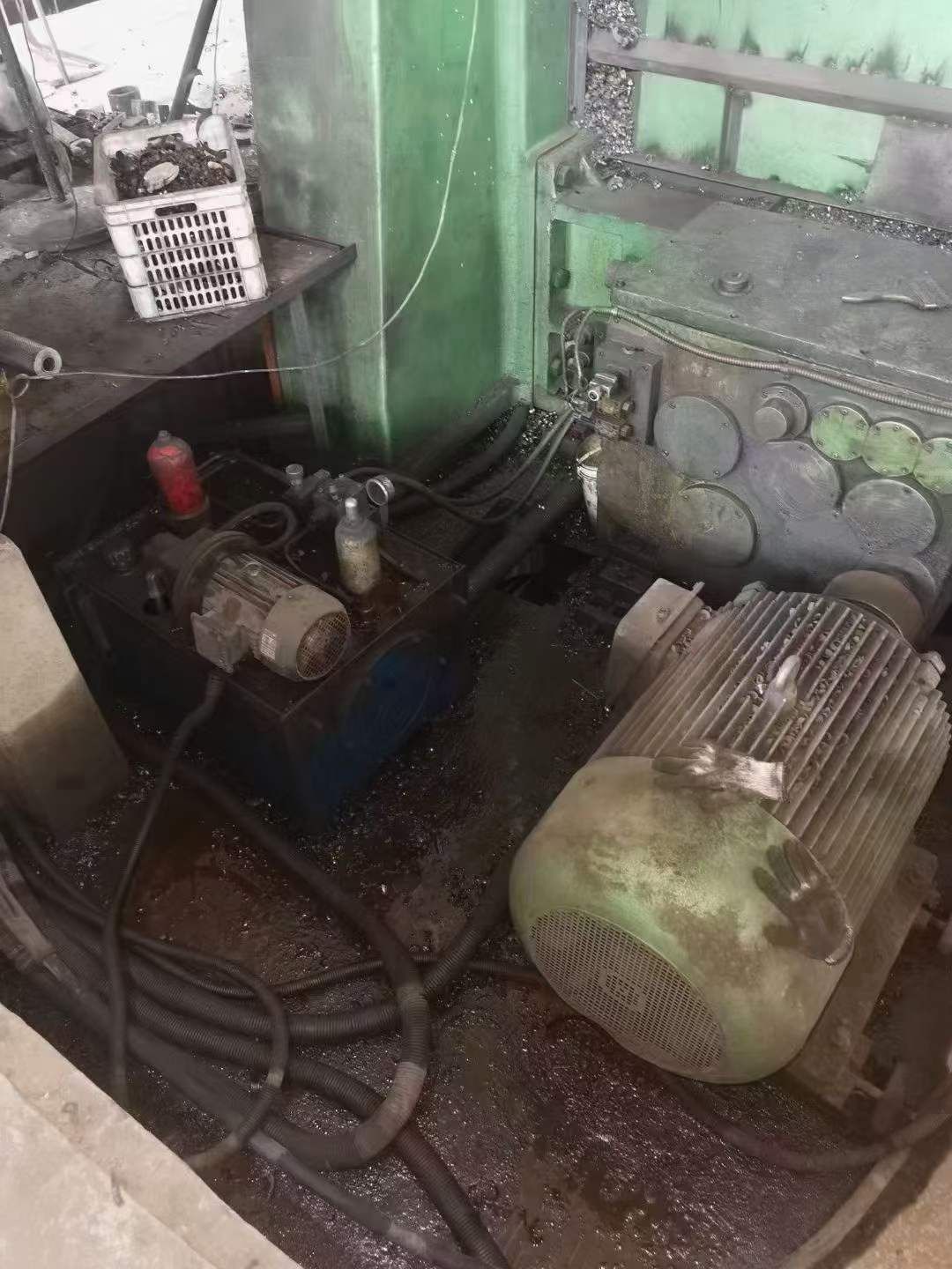 处理二手齐二瓦机C5225立式车床工作台转速63