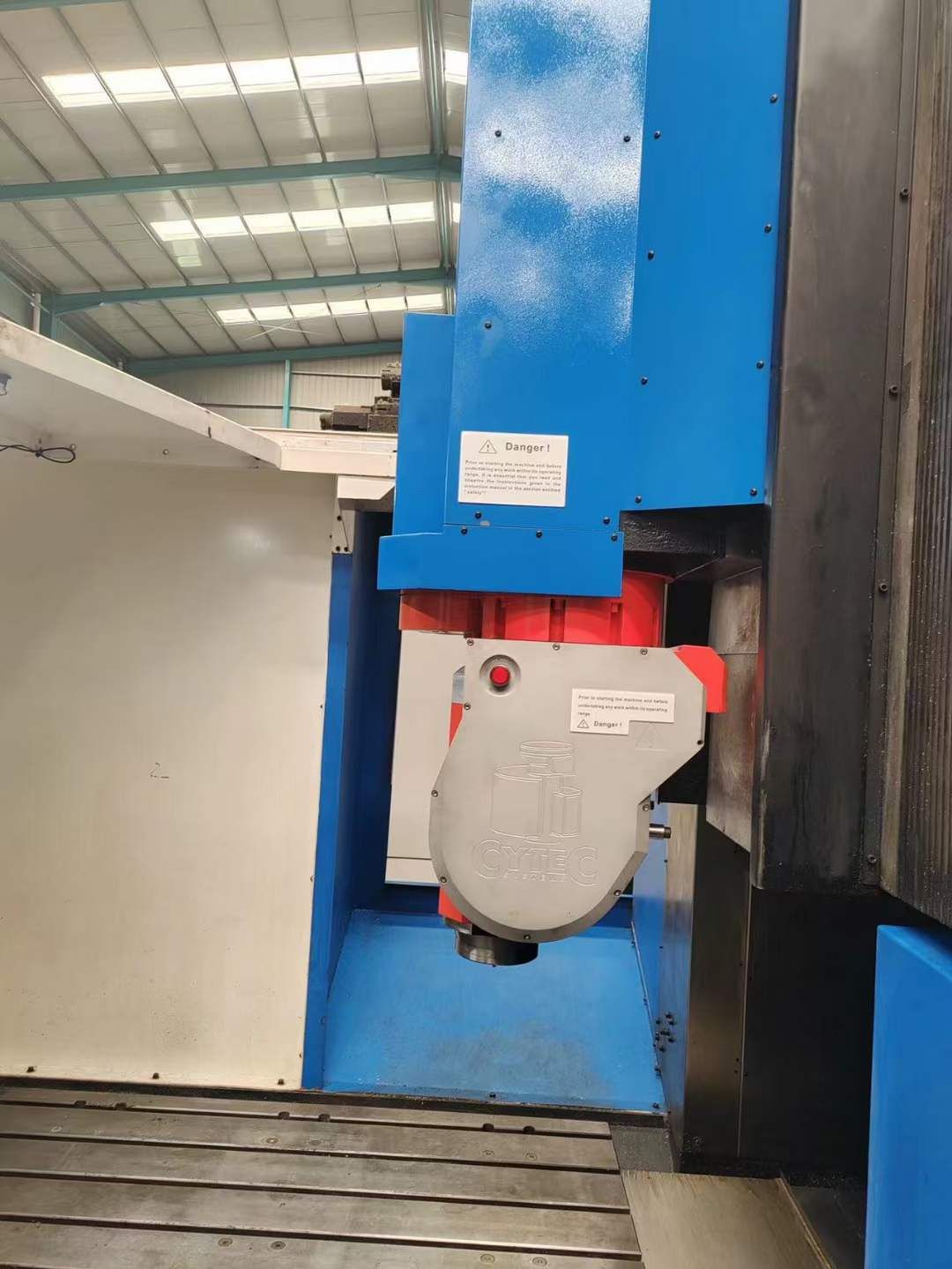 处理二手尤龙KX1260五轴加工中心HSK63刀柄