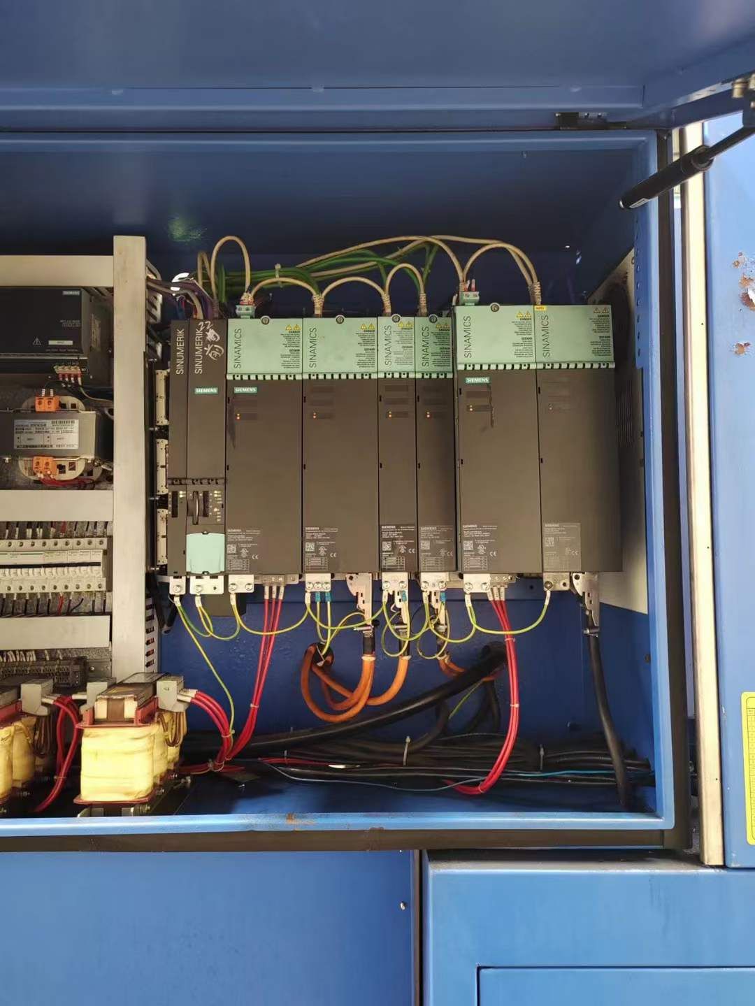 处理二手尤龙KX1260五轴加工中心HSK63刀柄