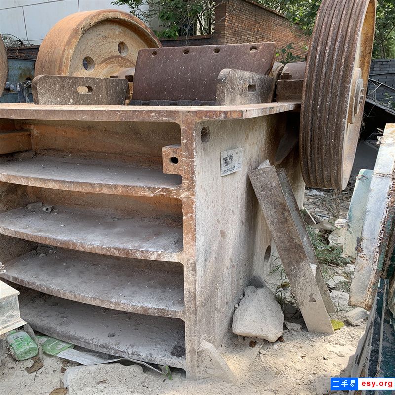 出售上海建设路桥600*900二手破碎机，产量大，价格合理！