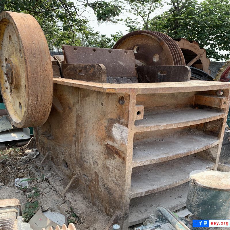 出售上海建设路桥600*900二手破碎机，产量大，价格合理！