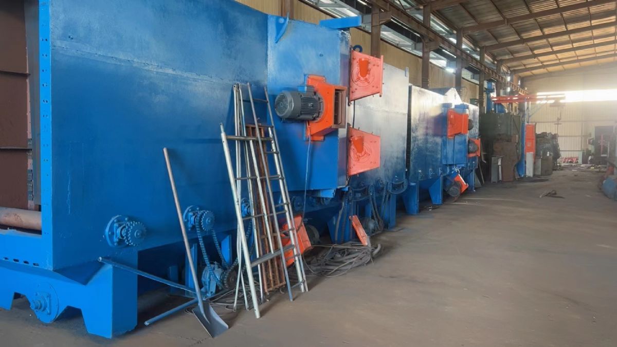 低价出售钢结构专用通过抛丸机，宽一米五，高两米，八个抛丸器