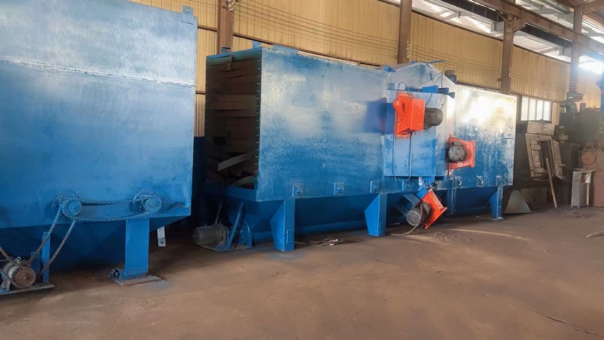 低价出售钢结构专用通过抛丸机，宽一米五，高两米，八个抛丸器