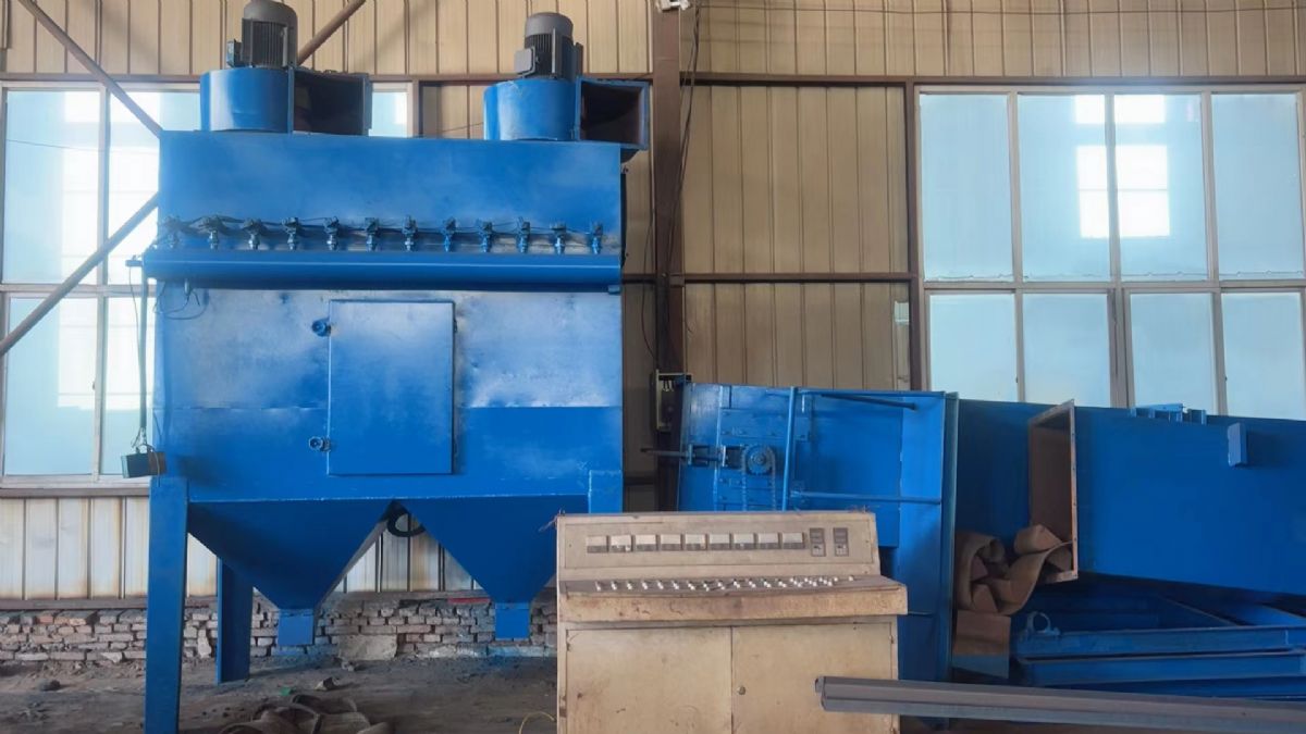 低价出售钢结构专用通过抛丸机，宽一米五，高两米，八个抛丸器