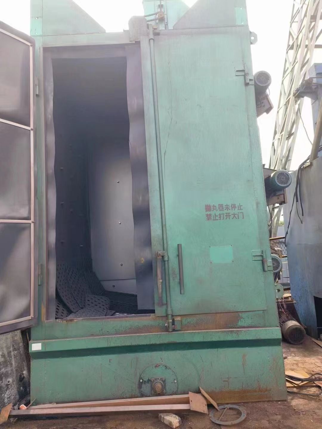 处理抛丸机宽两米五，高三米，双钩一吨，三个抛丸器