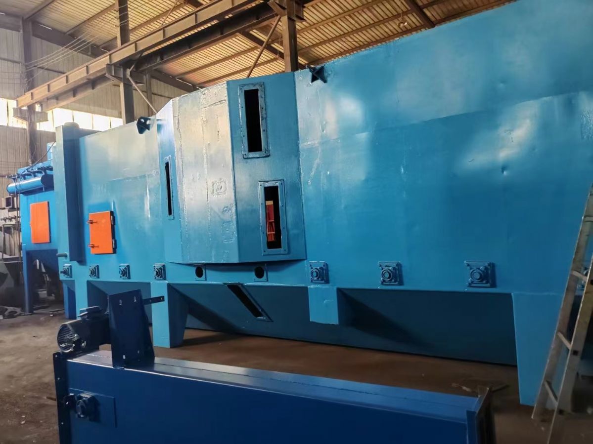 处理抛丸机宽一米六，高两米，八个十一千瓦的抛丸器，室内新换的猛十三护板