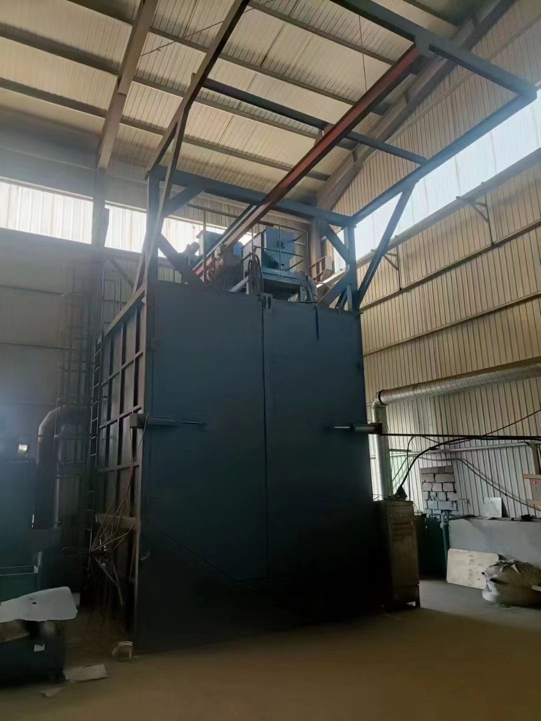 抛丸机宽两米五，高三米五，低价出售