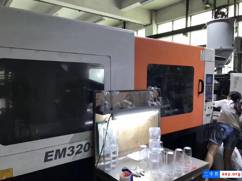 转让：二手注塑机震雄320T 九成新 保养好   欢迎咨询